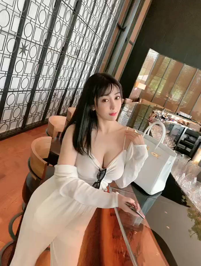 温哥华外围女经纪人
