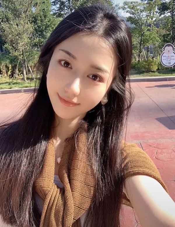 温哥华伴游模特